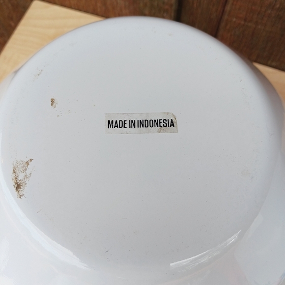 Vintage Floral Enamel Metal Set of 4 Nesting Mixing Bowls with Lids - Picture 7 of 9